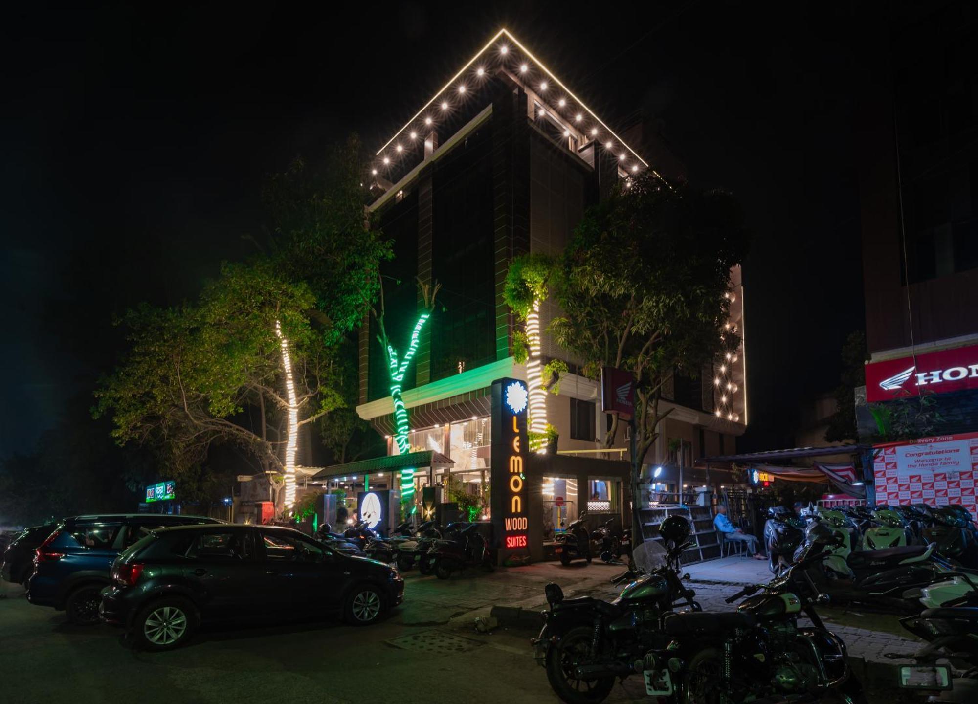 Lemon Wood Suites Pune Esterno foto
