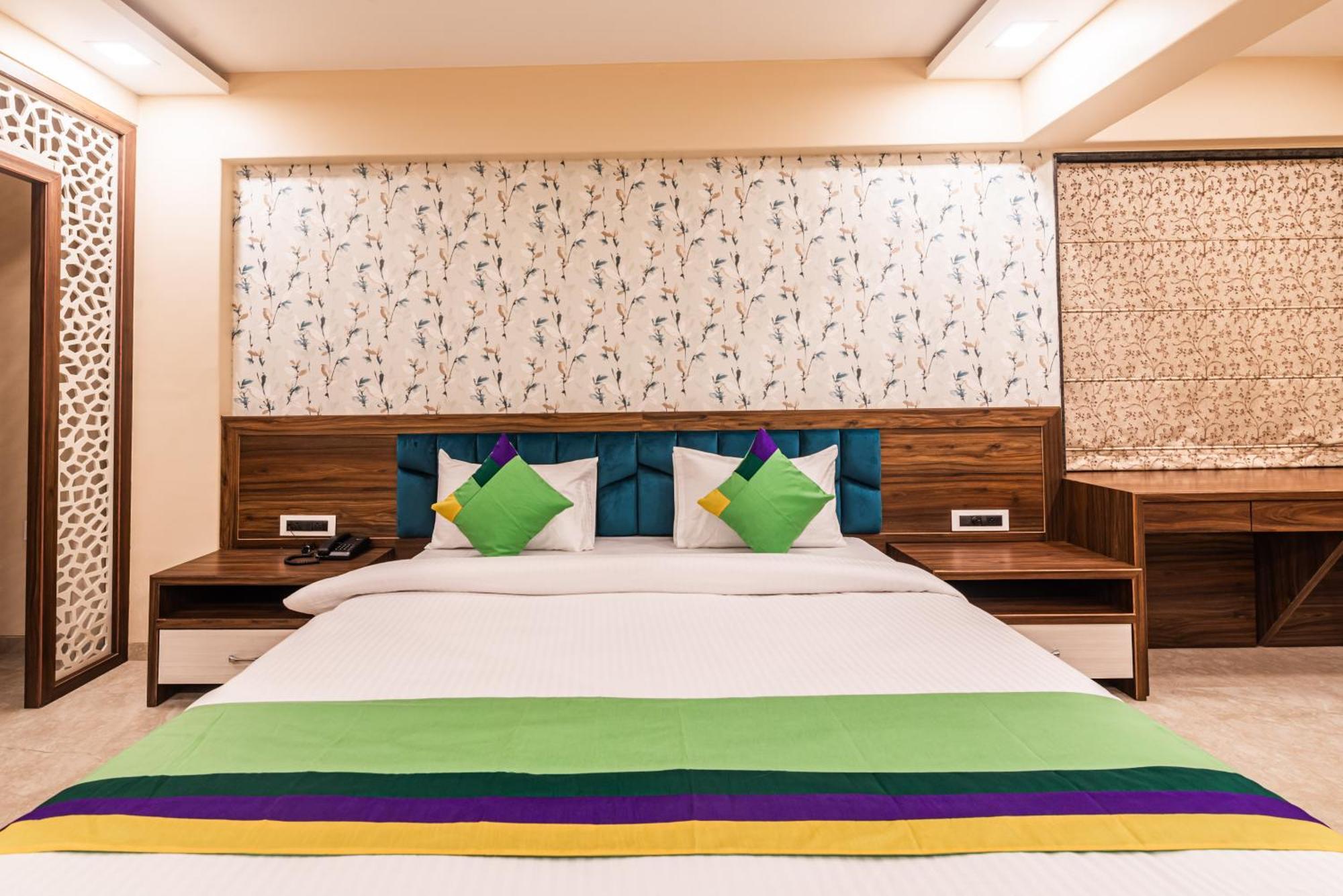Lemon Wood Suites Pune Esterno foto