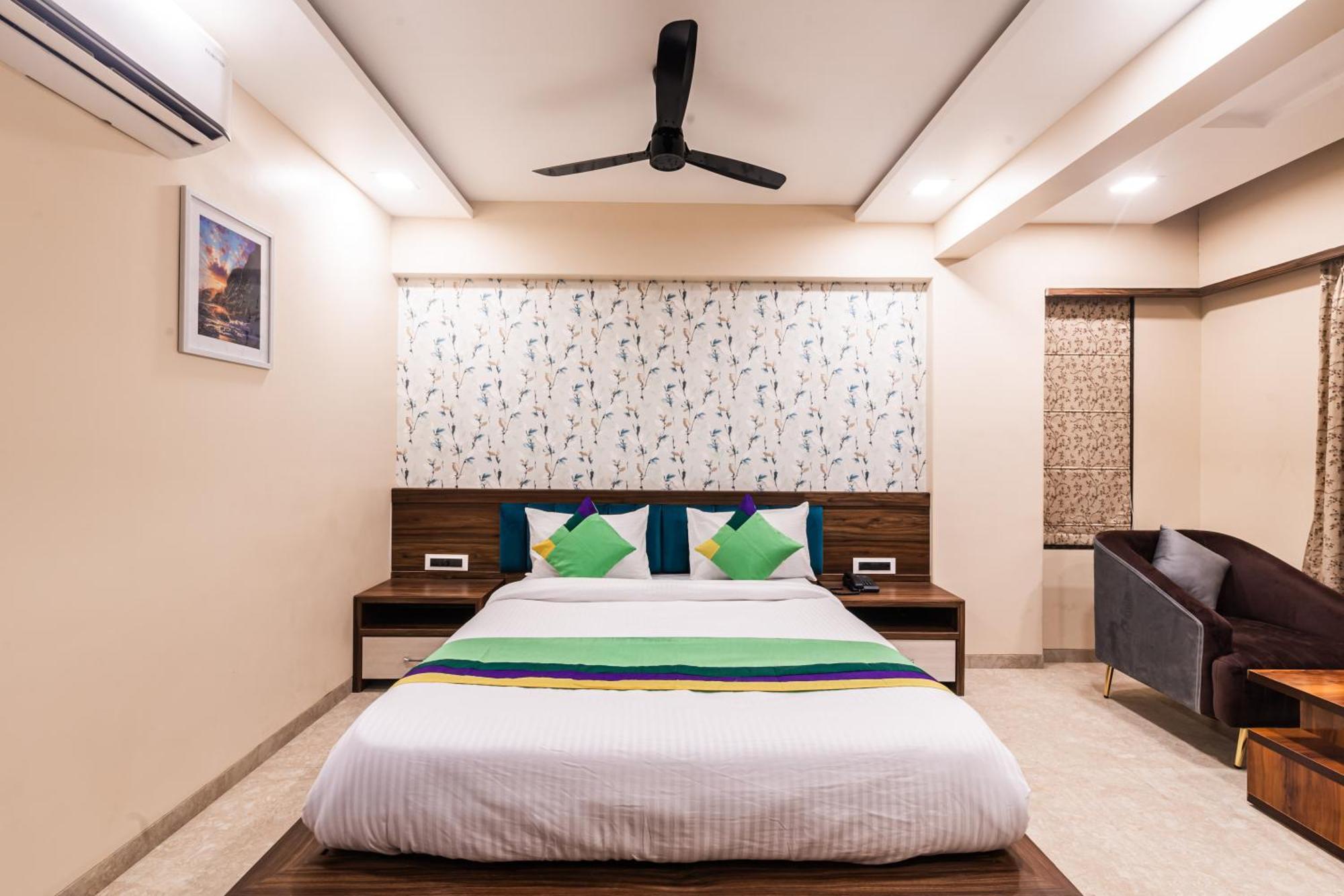 Lemon Wood Suites Pune Esterno foto
