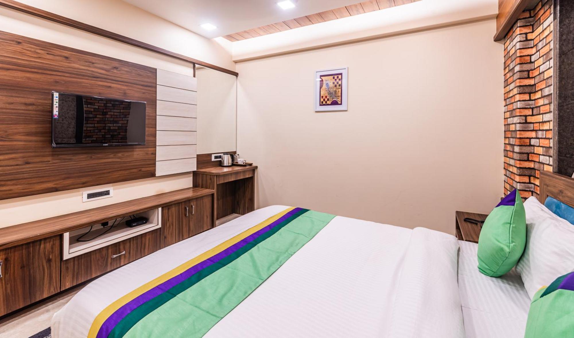 Lemon Wood Suites Pune Esterno foto