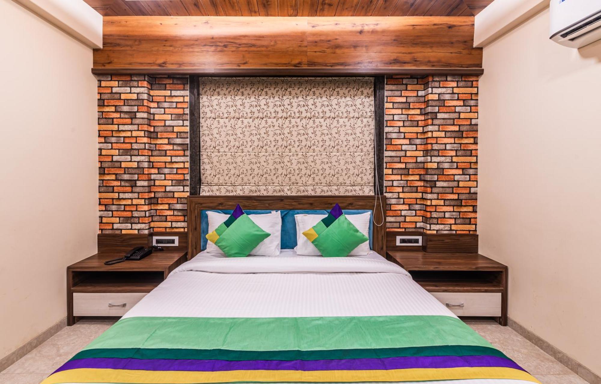Lemon Wood Suites Pune Esterno foto